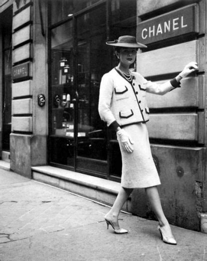 anni 20 coco chanel tailleur|Gabrielle Cocò Chanel: un’icona della moda e del costume del ‘900.